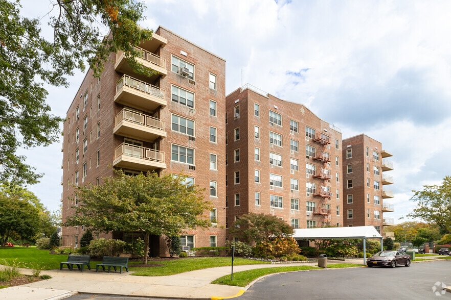 Primary Photo Of 2325 Bell Blvd, Flushing Apartments For Sale