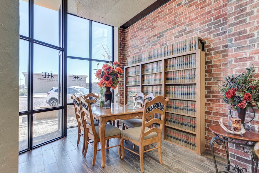 More Photos Of 1312 Texas Ave, Lubbock Office For Sale