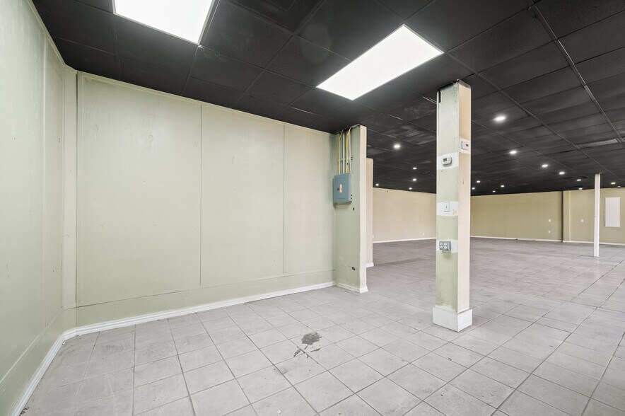 More Photos Of 1710 Highway 6, Houston Storefront For Lease