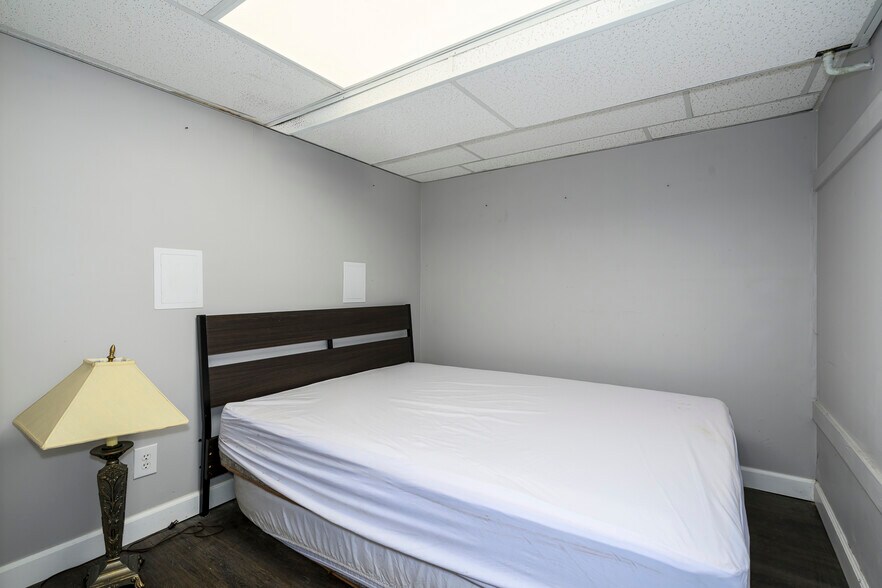 More Photos Of 4374-4382 W Pine Blvd, Saint Louis Office For Sale