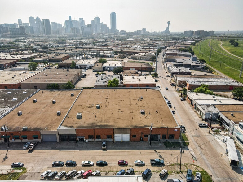 More Photos Of 100 Riveredge Dr, Dallas Warehouse For Sale