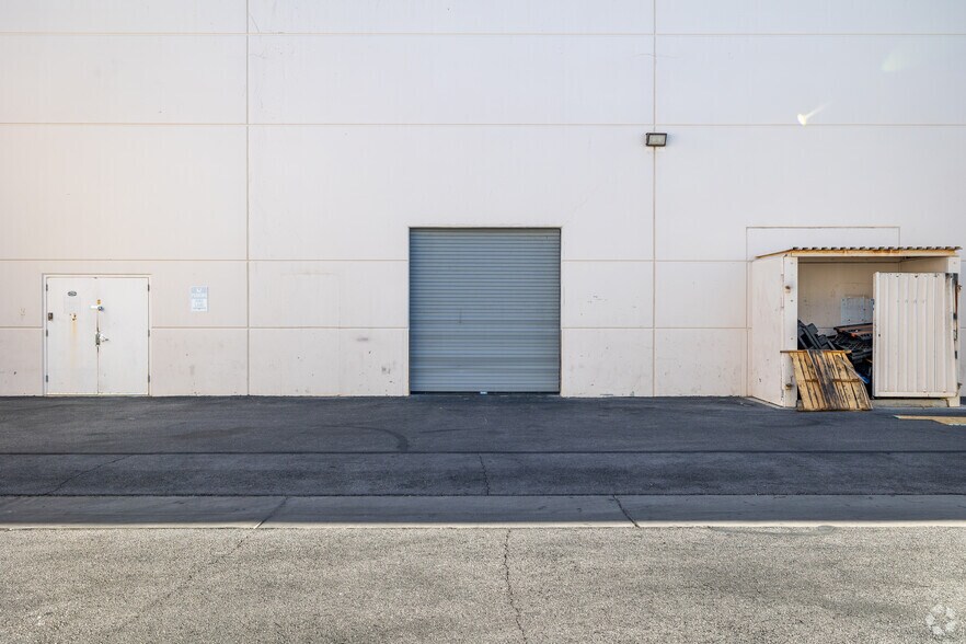 More Photos Of 2455 W Cheyenne Ave, North Las Vegas Light Manufacturing For Lease