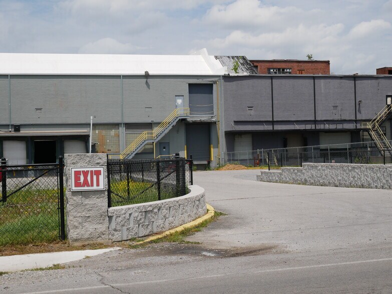 More Photos Of 105 Maple St, Rossville Light Distribution For Lease