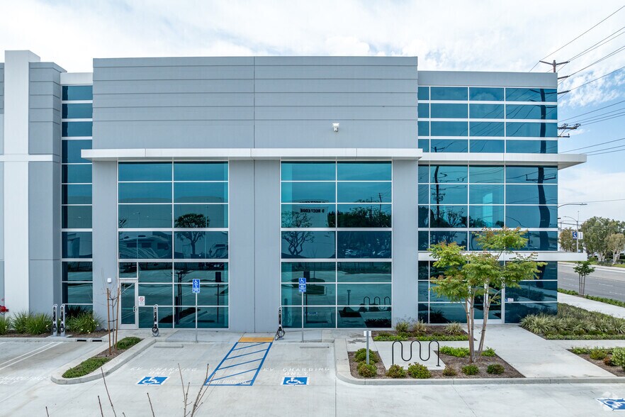 More Photos Of 2872 E La Palma Ave, Anaheim Distribution For Lease