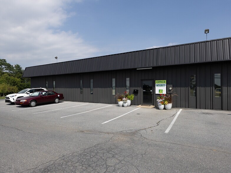 More Photos Of 1800 Cornwall Rd, Lebanon General Retail For Sale