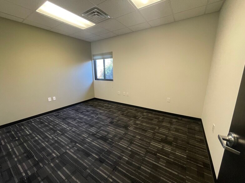 More Photos Of 2700 Farmington Ave, Farmington Office For Sale