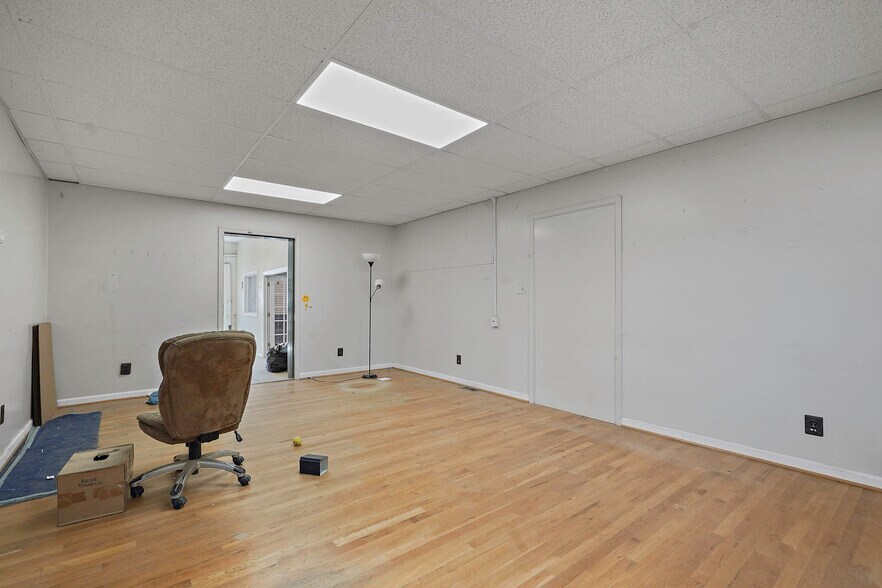 More Photos Of 43 E Colonial Hwy, Hamilton Restaurant For Sale