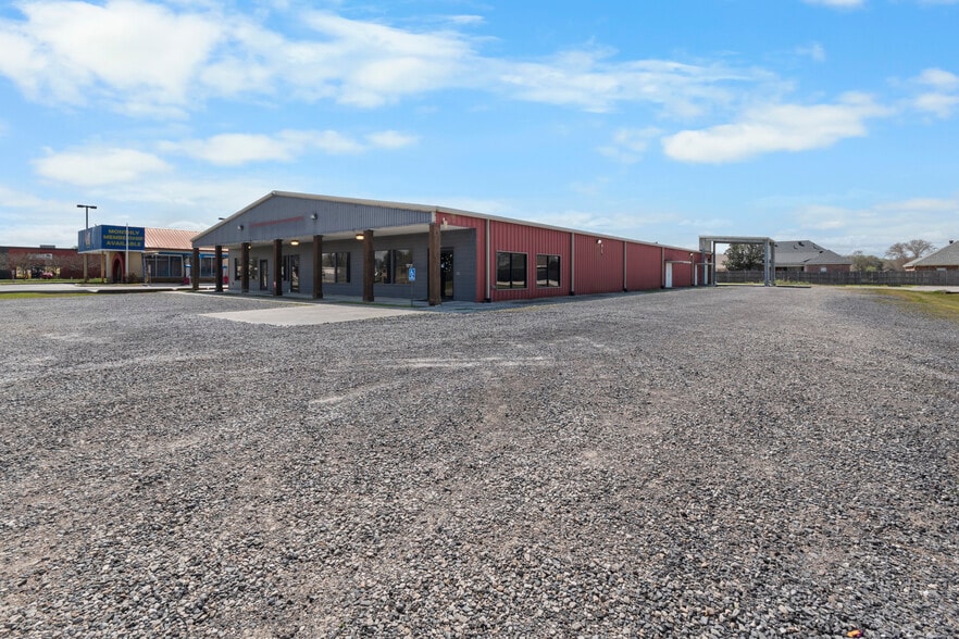 More Photos Of 312 Westgate Rd, Scott Warehouse For Sale