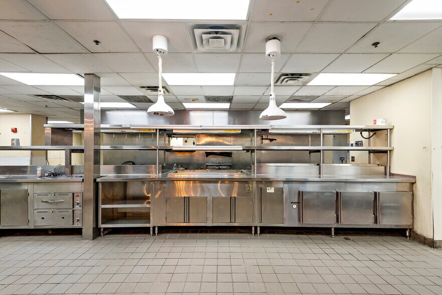 More Photos Of 1402 W Lake St, Minneapolis Restaurant For Sale