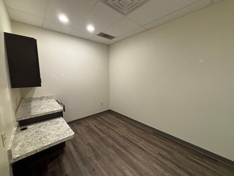 More Photos Of 19361 E Robson Rd, Catoosa General Retail For Lease