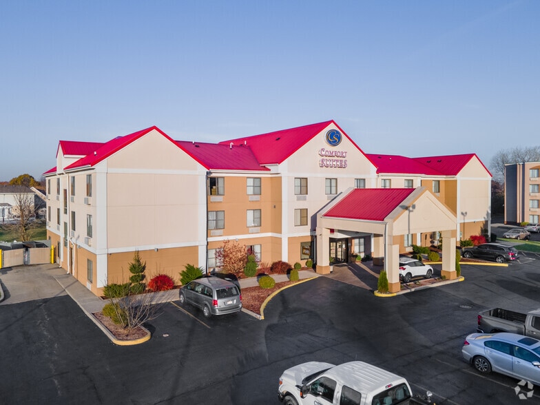 Primary Photo Of 2235 173rd St, Lansing Hotel For Sale