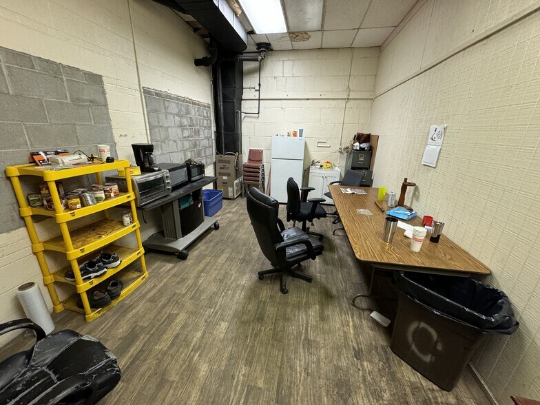 More Photos Of 905 Miami St, Akron Warehouse For Sale