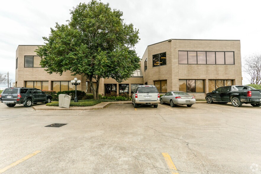 More Photos Of 6701 Pinemont Dr, Houston Office For Lease