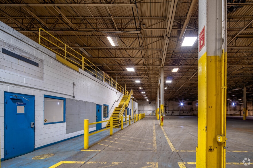 More Photos Of 42600 Merrill Rd, Sterling Heights Warehouse For Lease