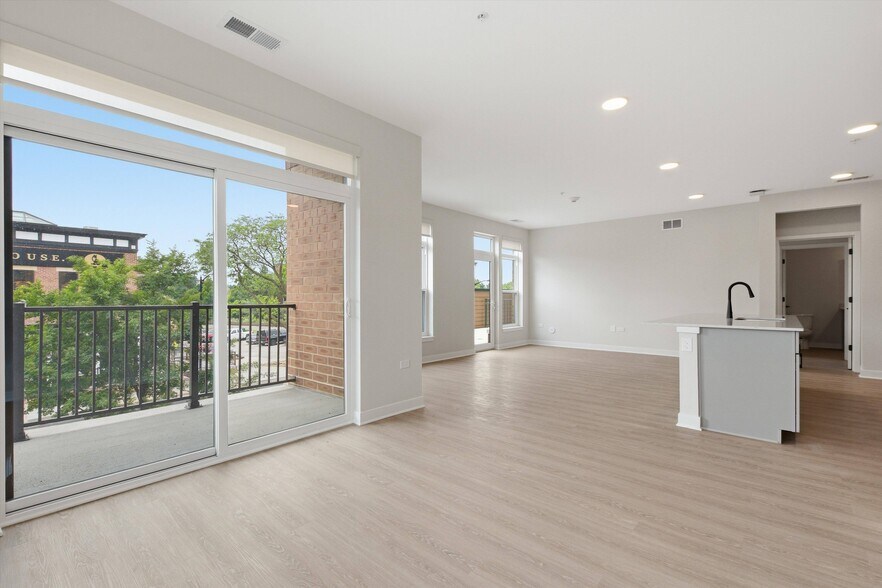 More Photos Of 1850 Glenview Rd, Glenview Apartments For Lease