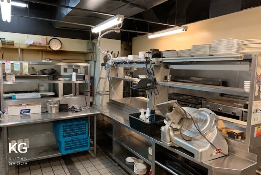 More Photos Of 22 E Hubbard St, Chicago Restaurant For Lease