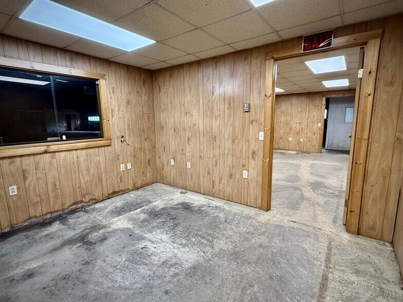 More Photos Of 21 Squires St, Cortland Warehouse For Lease