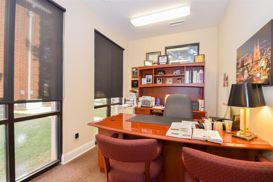 More Photos Of 2350 Electric Rd, Roanoke Medical For Lease