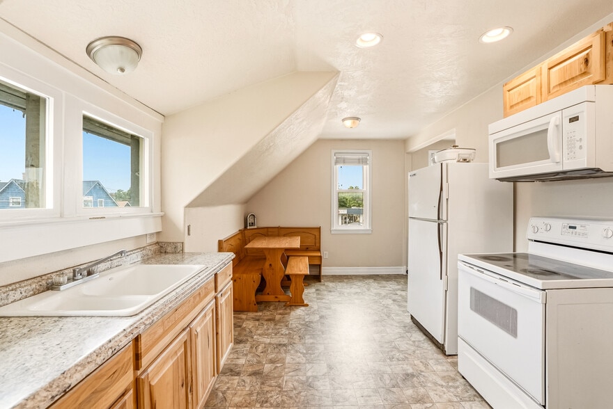 More Photos Of 2926 N Monroe St, Spokane Bar For Sale