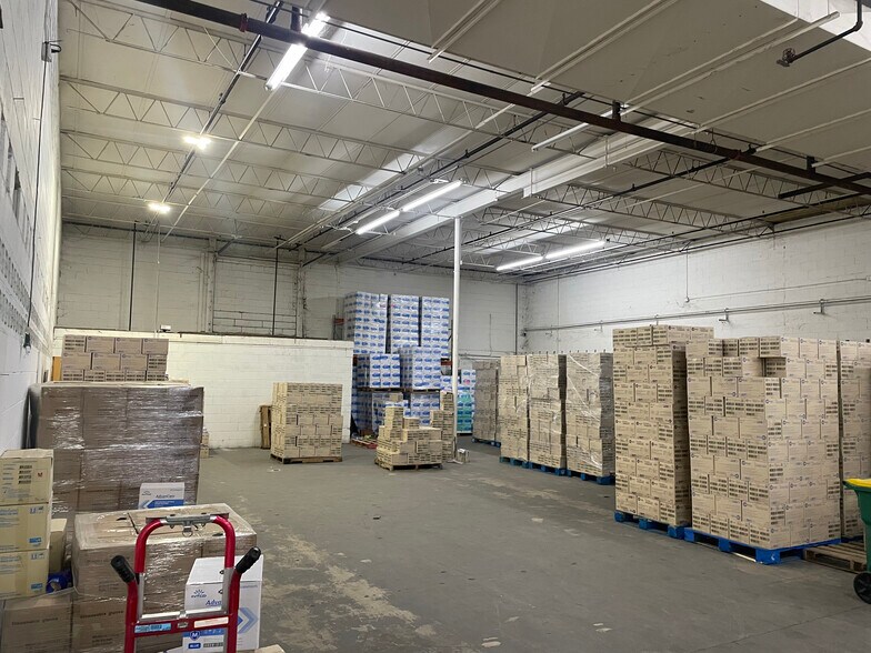 More Photos Of 5107 W University Blvd, Jacksonville Warehouse For Sale