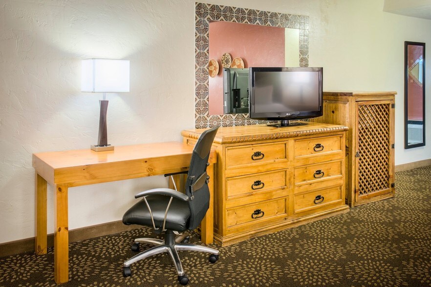 More Photos Of 1765 S Main St, Las Cruces Hotel For Sale