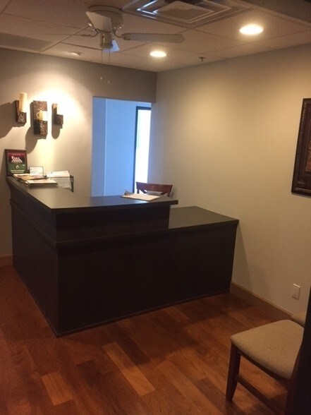 More Photos Of 72670 Fred Waring Dr, Palm Desert Office For Sale