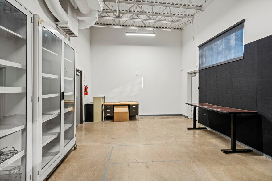 More Photos Of 4731 Industry Dr, Medford Light Manufacturing For Lease