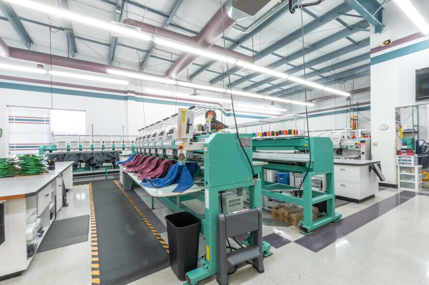 More Photos Of 4602 50 St, Stettler Light Manufacturing For Sale