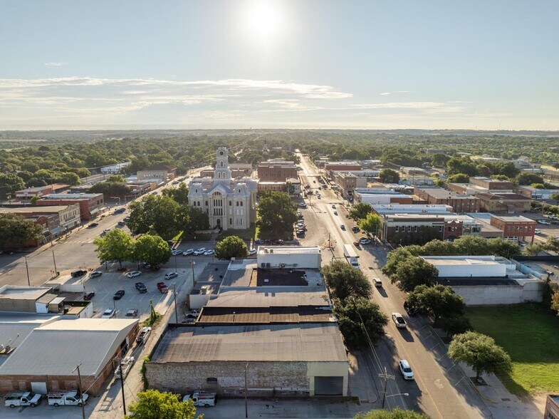 More Photos Of 104 W Elm St, Hillsboro Storefront Retail Office For Lease