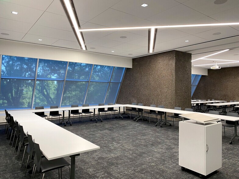 More Photos Of 3000 Pegasus Park Dr, Dallas Unknown For Lease