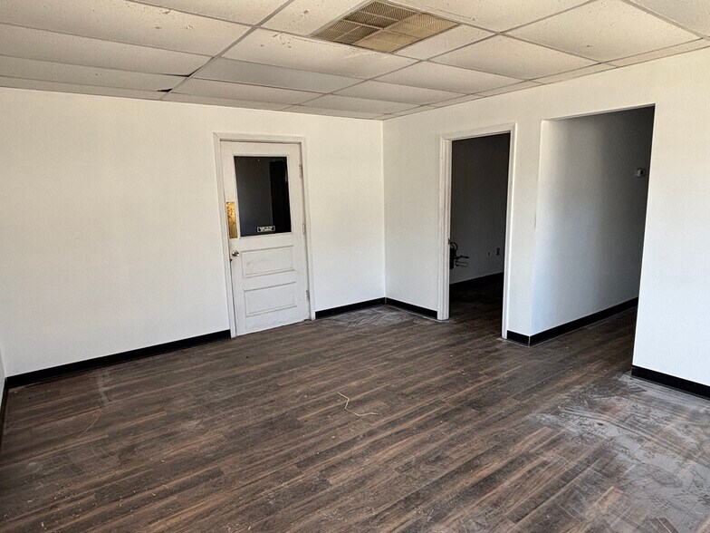 More Photos Of 913-915 Poplar St, Cayce Warehouse For Lease