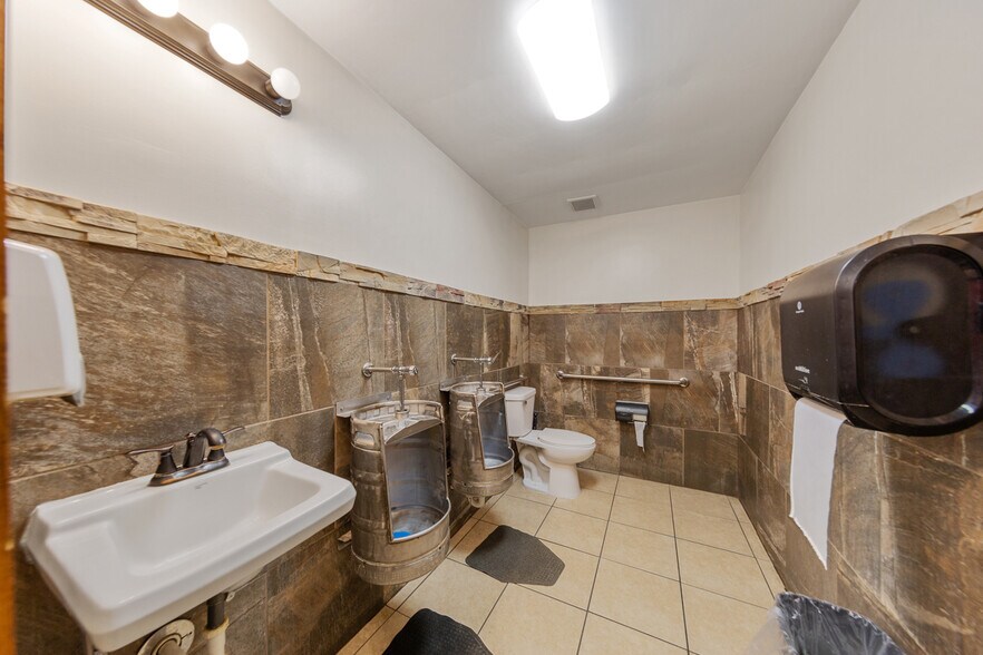 More Photos Of 209 N 5th Ave E, Truman Freestanding For Sale