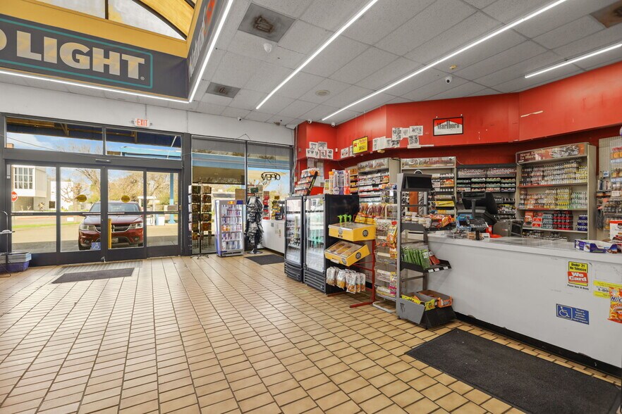 More Photos Of 1715 Walnut St, Red Bluff Service Station For Sale