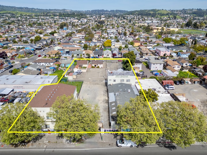 More Photos Of 9629 Holly St, Oakland Religious Facility For Sale