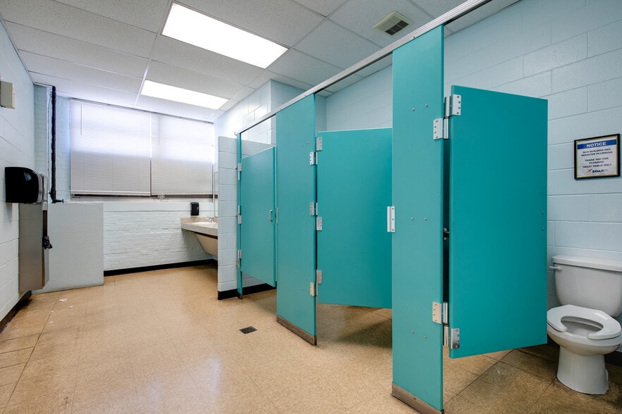 More Photos Of 1901 Westwood Ave, Richmond Warehouse For Sale