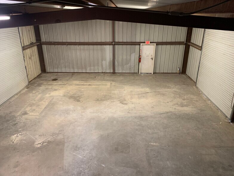 More Photos Of 4849 Lafin Rd, Beaumont Warehouse For Lease