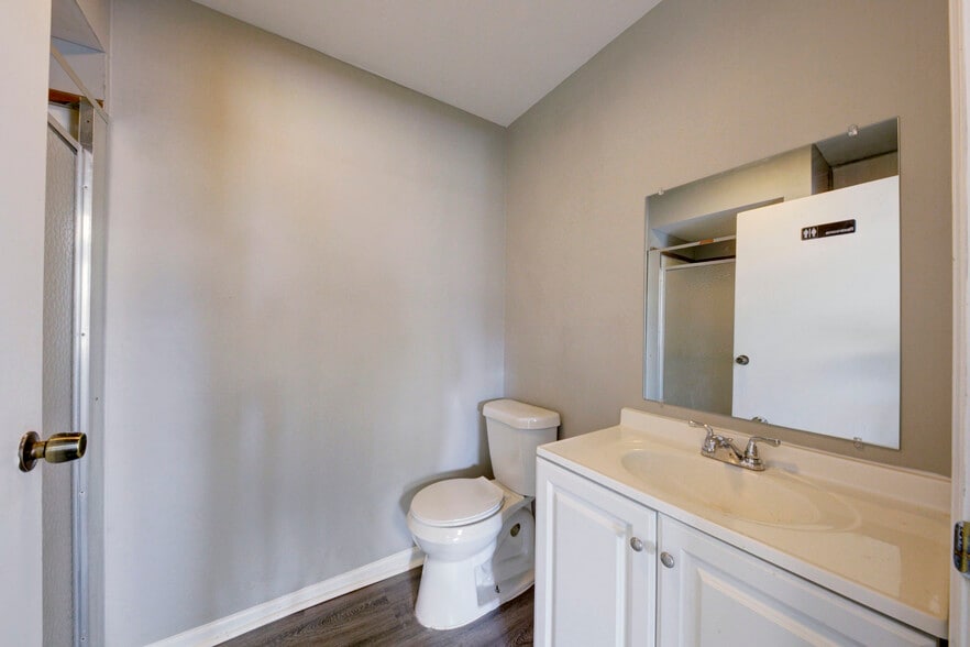 More Photos Of 36050 Goddard Rd, Romulus Auto Repair For Sale