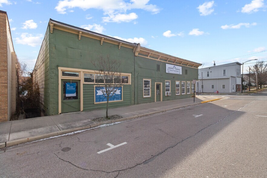 More Photos Of 147 S Springfield St, Saint Paris General Retail For Sale