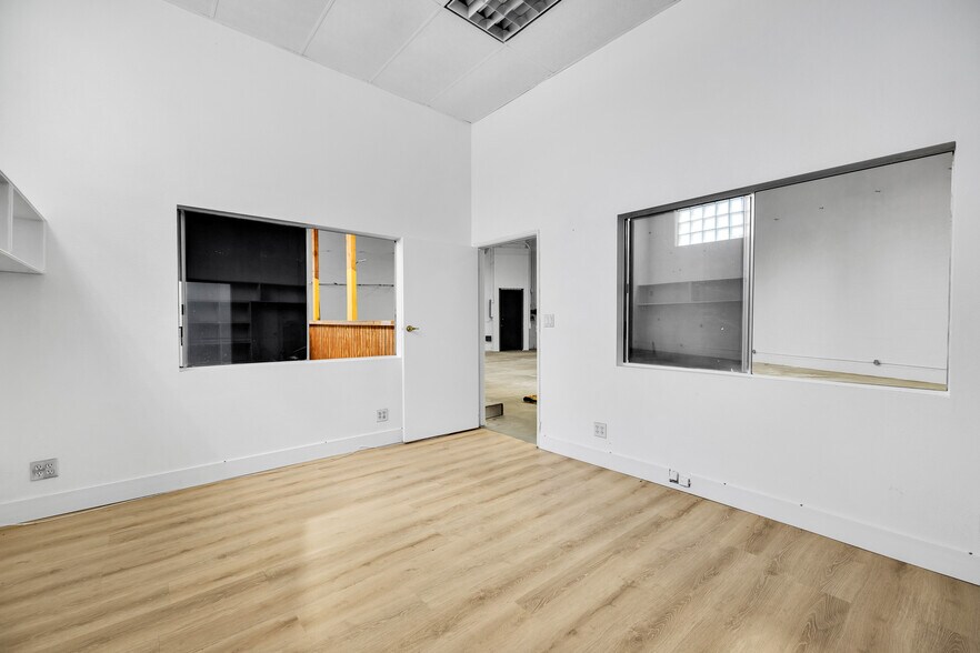More Photos Of 4931 Venice Blvd, Los Angeles Storefront For Lease
