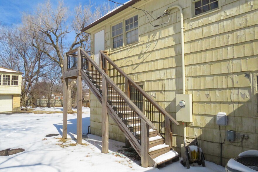 More Photos Of 1245 S Fabrique Dr, Wichita Flex For Sale