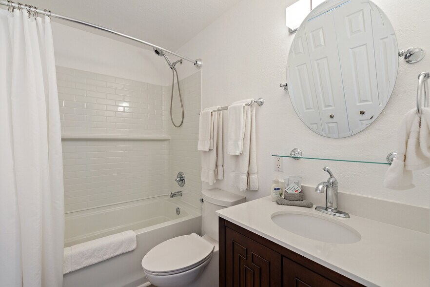 More Photos Of 104 Scudder Ln, Wimberley Hotel For Sale