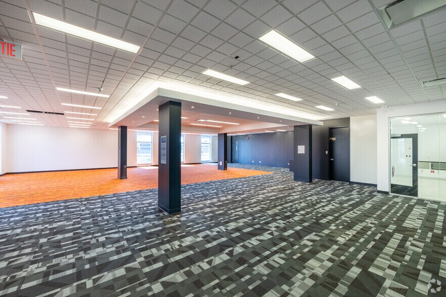 More Photos Of 4255 Boul Lapinière, Brossard Office For Lease