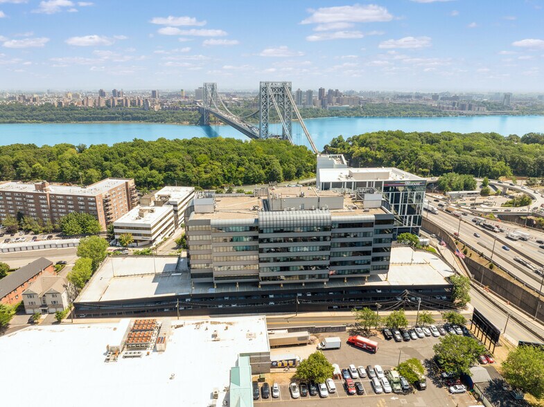 More Photos Of 1 Bridge Plz N, Fort Lee Office For Lease