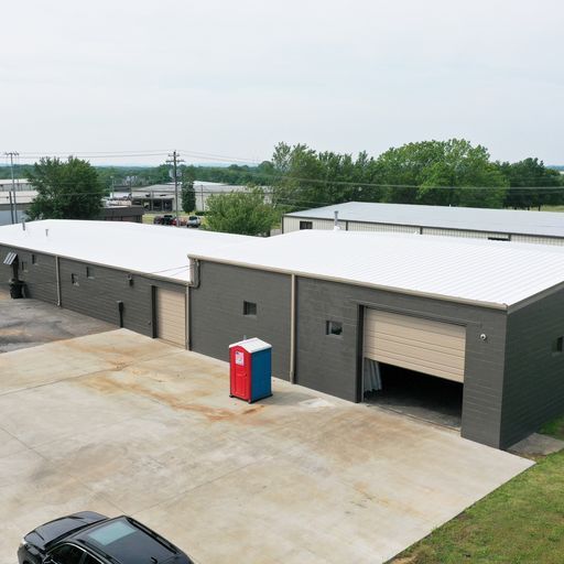 More Photos Of 718 Airport Rd, Gallatin Manufacturing For Lease