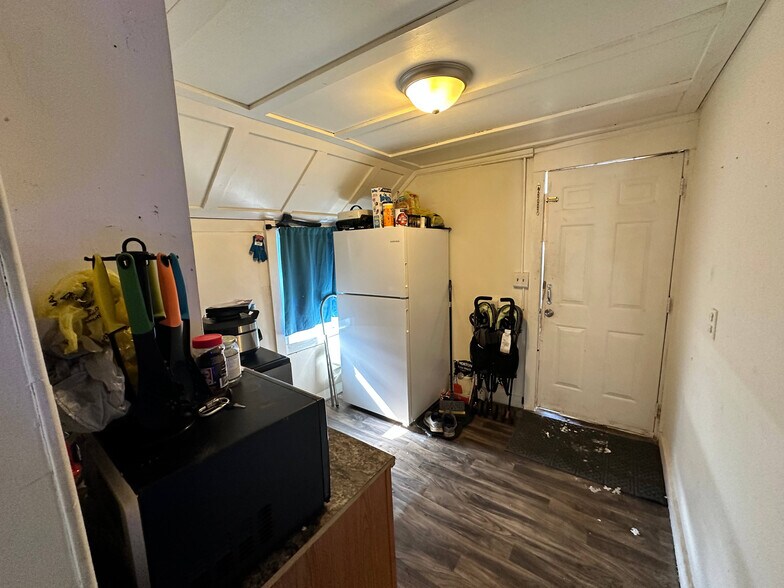 More Photos Of 1831 N C St, Elwood Apartments For Sale