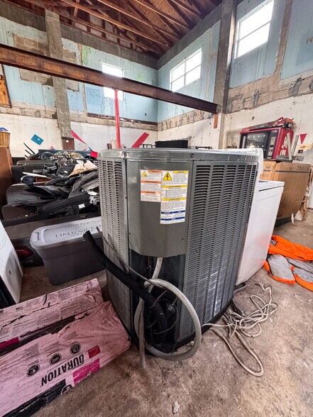 More Photos Of 701 W King St, Cocoa Warehouse For Sale