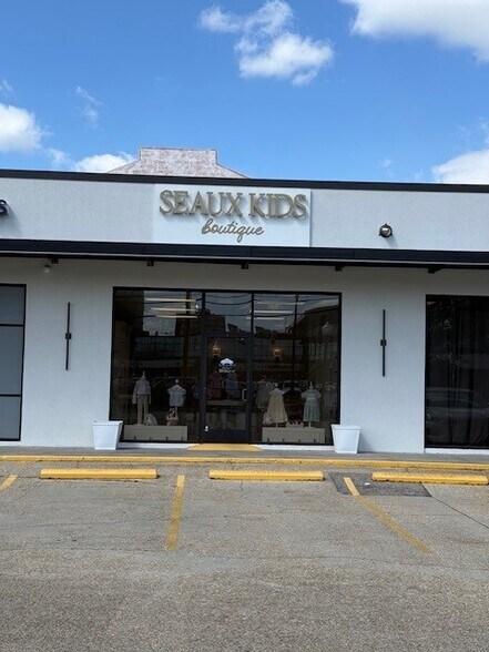 More Photos Of 3508 Severn Ave, Metairie General Retail For Lease