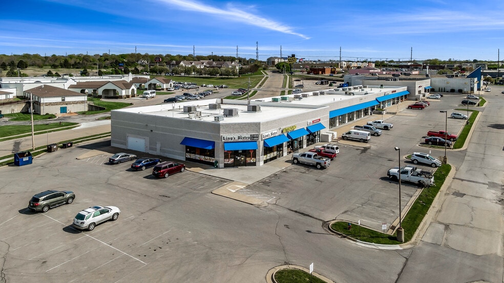 More Photos Of 1570-1580 SW Wanamaker Rd, Topeka Unknown For Lease