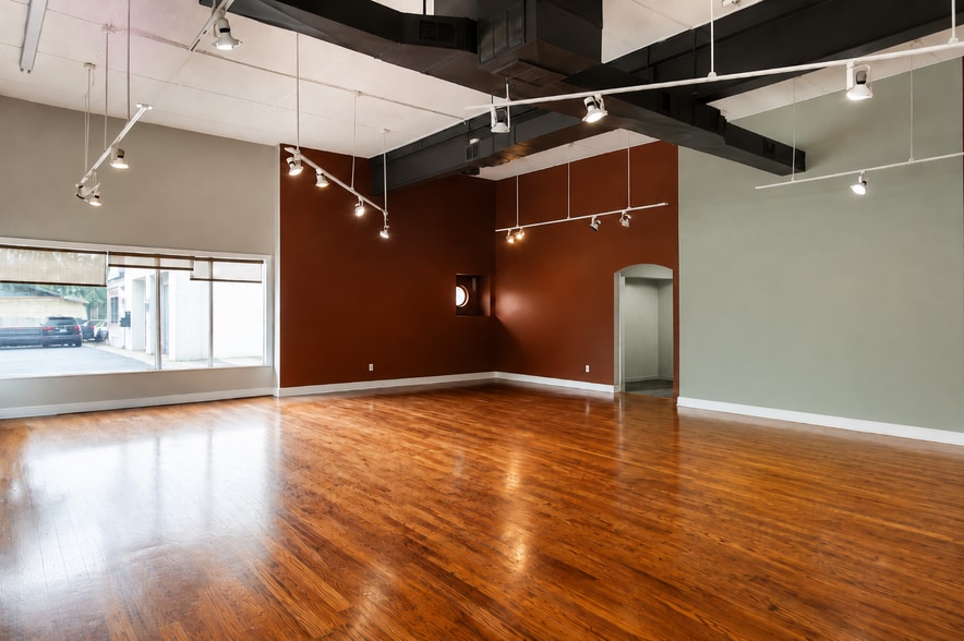 More Photos Of 432 Broad St, Shrewsbury Storefront For Lease