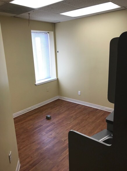 More Photos Of 7915 Malcolm Rd, Clinton Unknown For Lease
